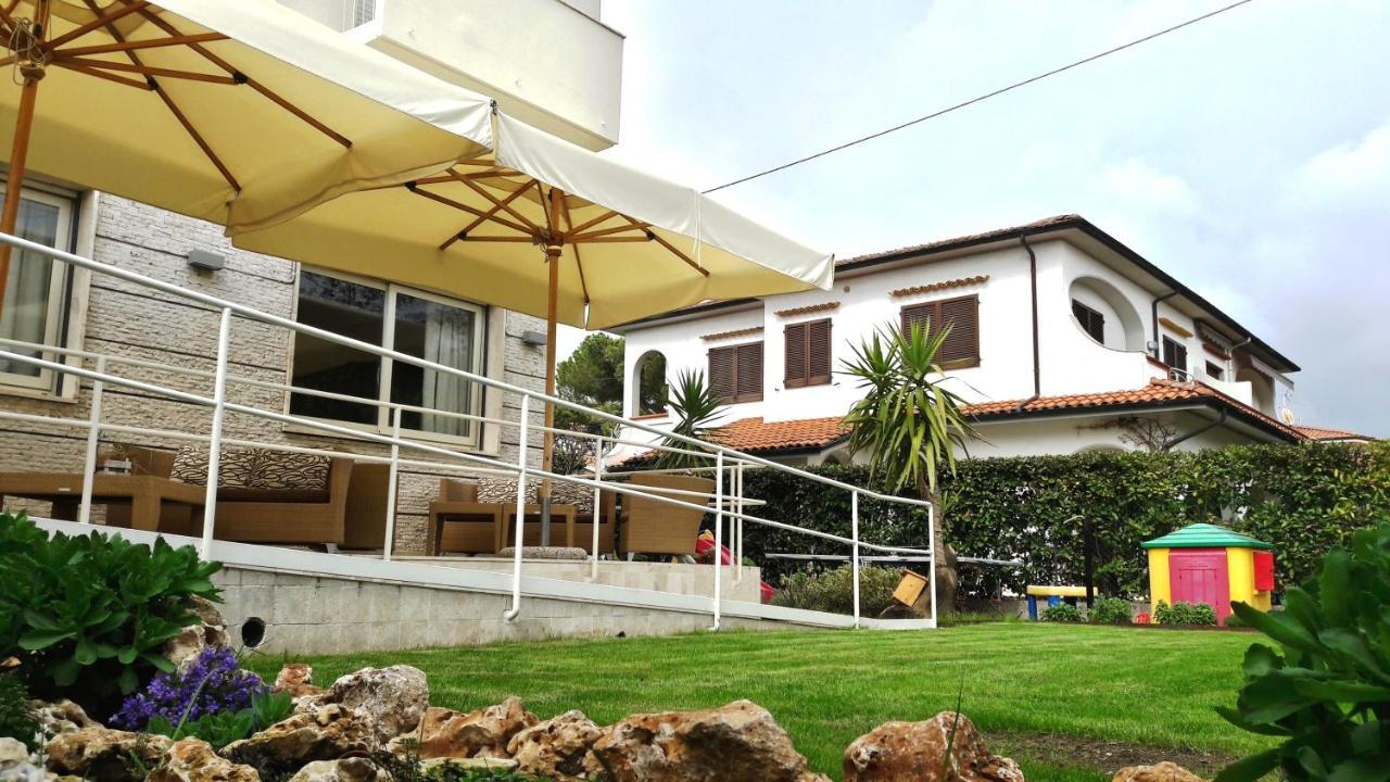 Hotel Crystal Marina di Pietrasanta Εξωτερικό φωτογραφία